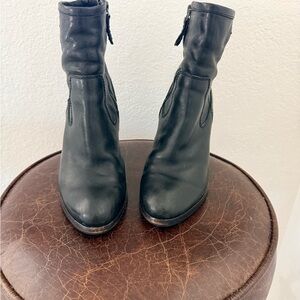 Frye Patty Artisan Black Leather Zip Ankle Bootie
Size 7